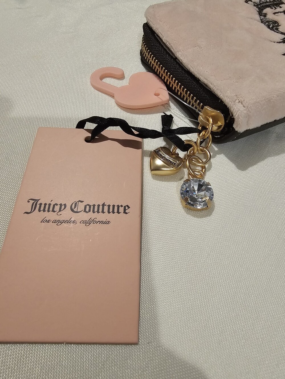 BNWT Juicy Couture Velvet Light Pink Plush Crest Zip And Snap Wallet - Picture 2 of 5